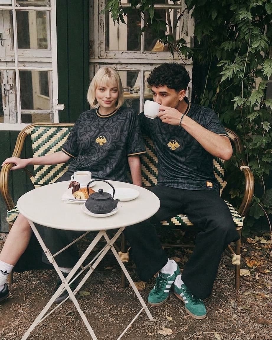 Ornament Jersey in Obsidian — on-model editorial lifestyle at outdoor café table
